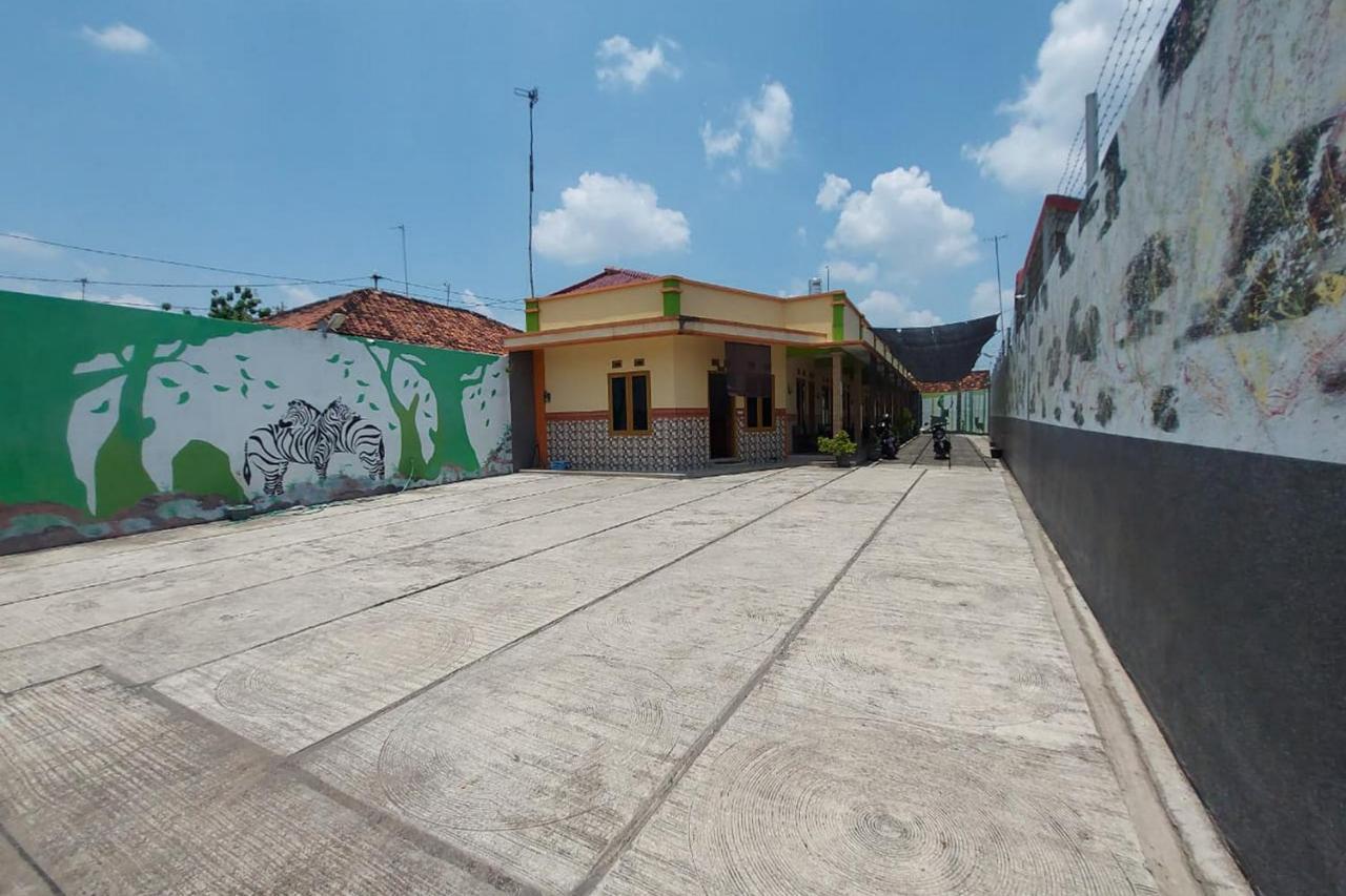 Homestay Fifa Syariah Pati Near Rsud Raa Soewondo Екстер'єр фото